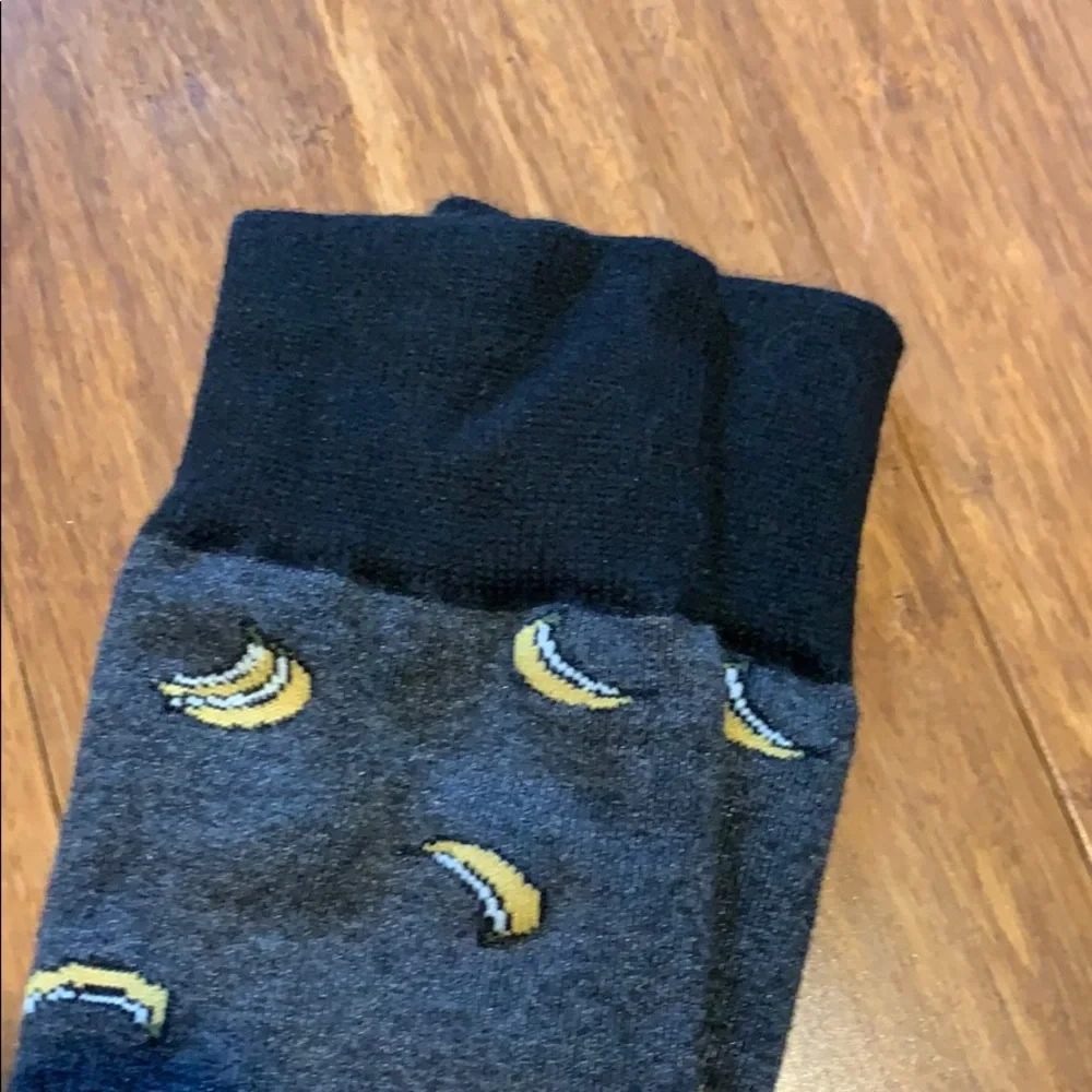 Two pairs of men’s Banana Republic socks